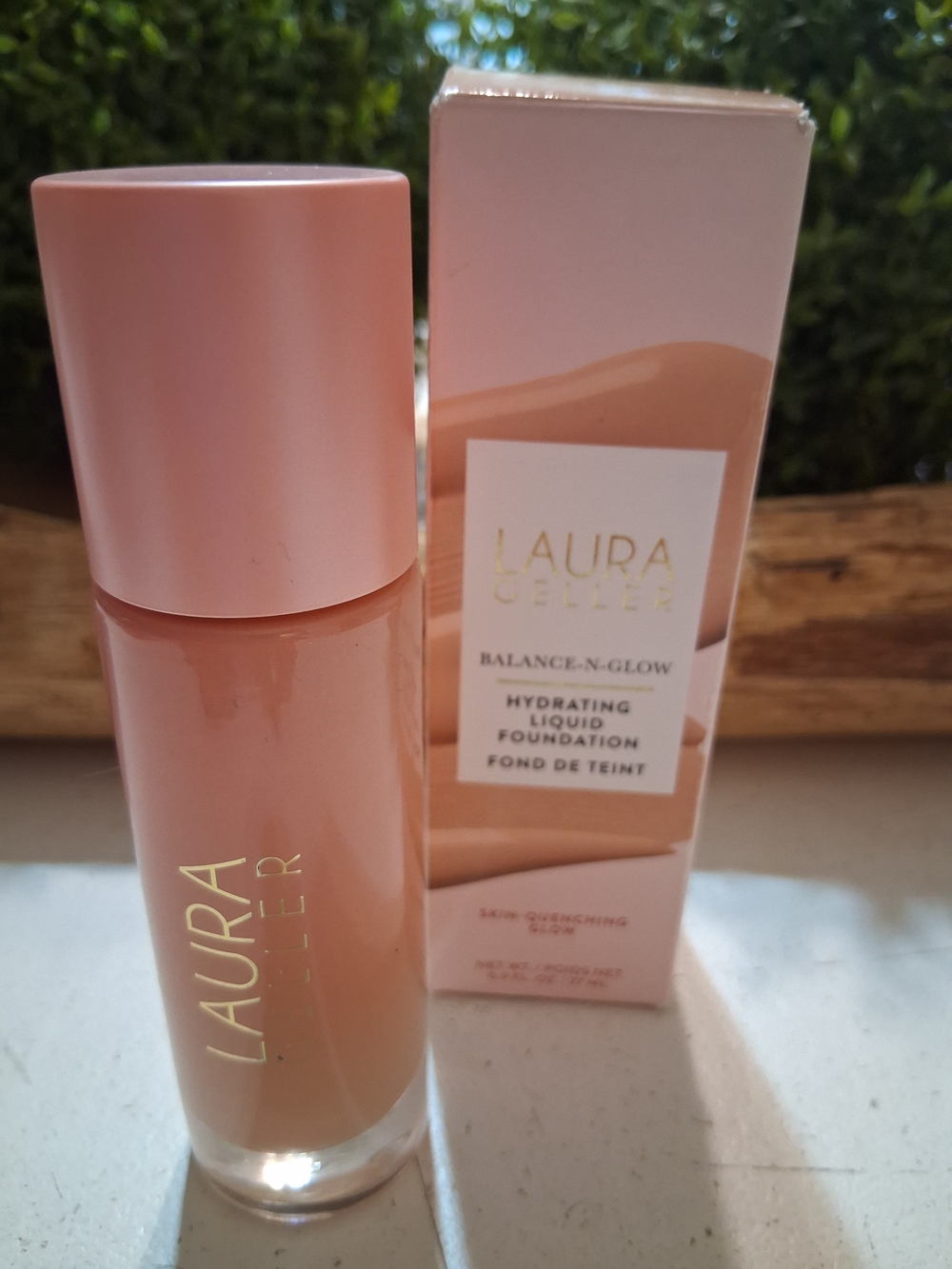 Laura Geller Hydrating Liquid Foundation — Light